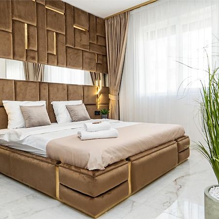 Fashion Stay-Valentino Apartment - By Openhouse Giroc ภายนอก รูปภาพ