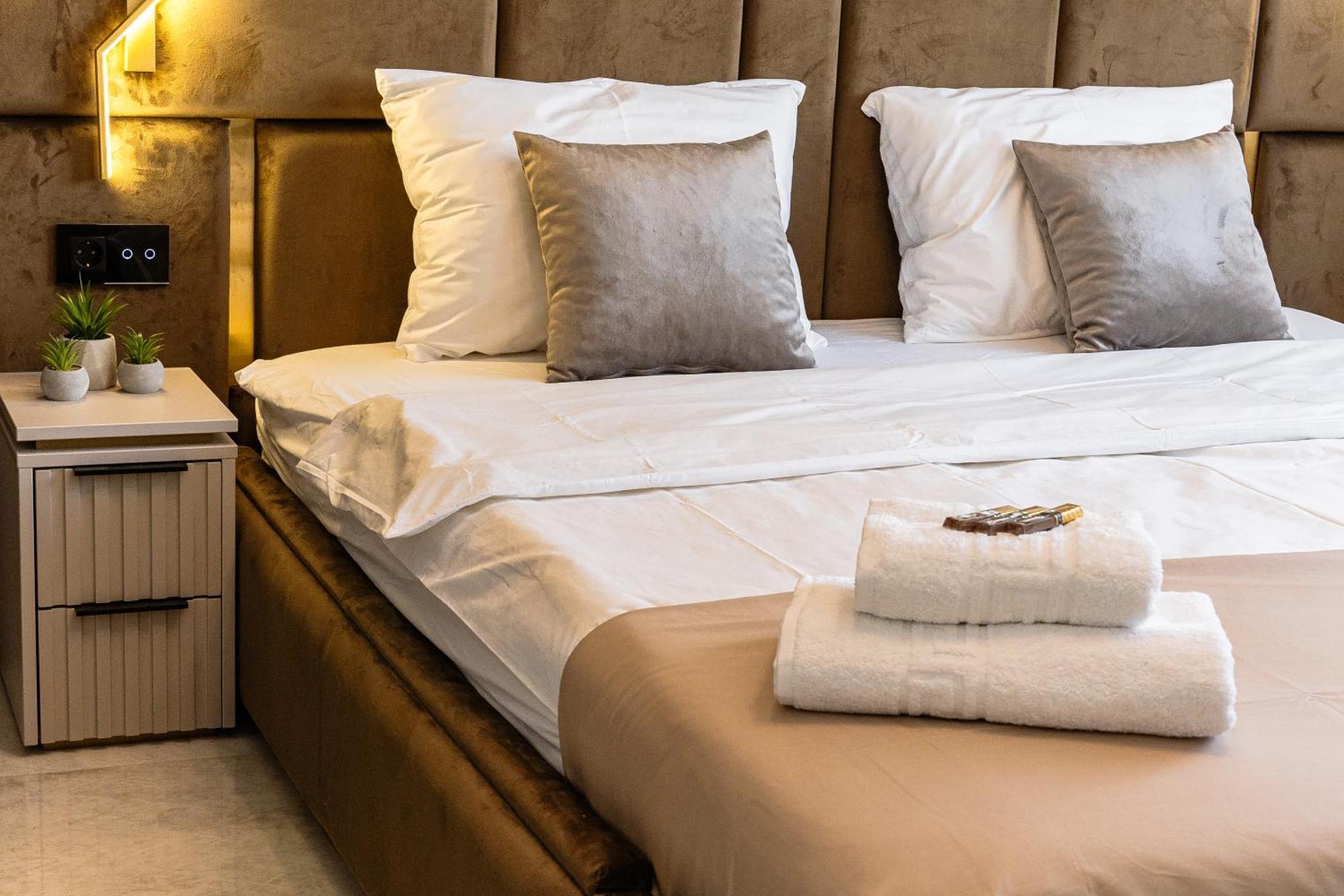 Fashion Stay-Valentino Apartment - By Openhouse Giroc ภายนอก รูปภาพ